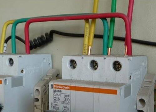 即使a 配電箱也不是一個真正的壞電工。