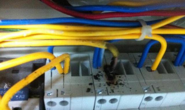 即使a 配電箱也不是一個真正的壞電工。