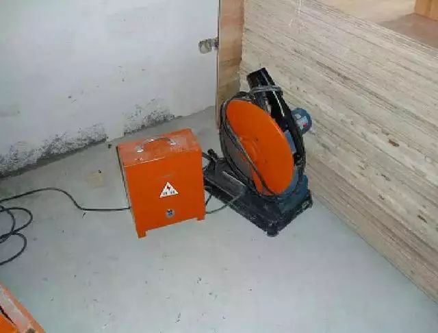 施工現場臨時用電配電箱及開關箱配置和使用說明，圖示詳圖