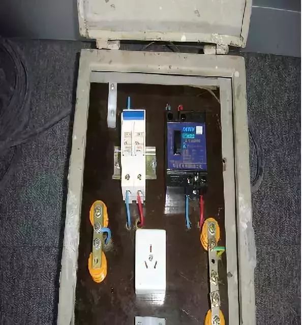 施工現場臨時用電配電箱及開關箱配置和使用說明，圖示詳圖